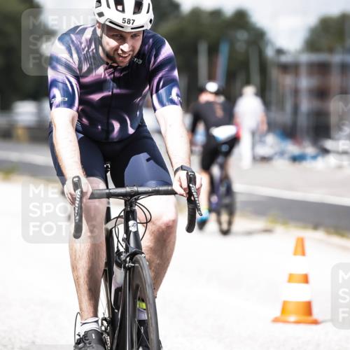 16.08.2026 - KN Förde Triathlon 2026 H.Heesch http://msf.ph/oto/9985501 16.08.2026 13:05:23 Radfahren 511, 579, 587 meine-sportfotos.de