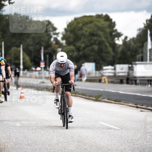 16.08.2026 - KN Förde Triathlon 2026 H.Heesch http://msf.ph/oto/9985590 16.08.2026 13:06:05 Radfahren 535, 542, 567, 586, 609, 715, 745 meine-sportfotos.de