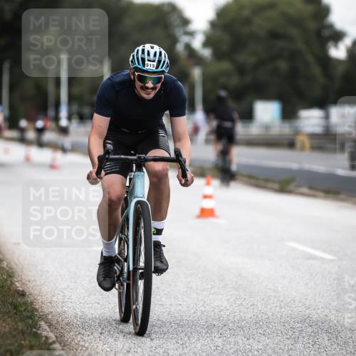 16.08.2026 - KN Förde Triathlon 2026 H.Heesch http://msf.ph/oto/9985679 16.08.2026 13:06:25 Radfahren 515, 527, 561, 580, 600, 709, 713, 714, 721, 725 meine-sportfotos.de