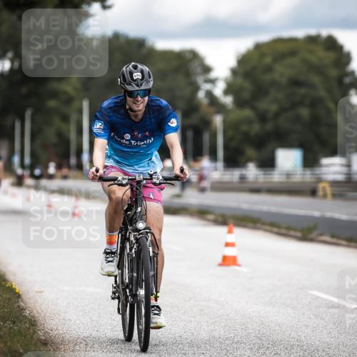 16.08.2026 - KN Förde Triathlon 2026 H.Heesch http://msf.ph/oto/9985686 16.08.2026 13:06:29 Radfahren 527, 580, 709, 725 meine-sportfotos.de