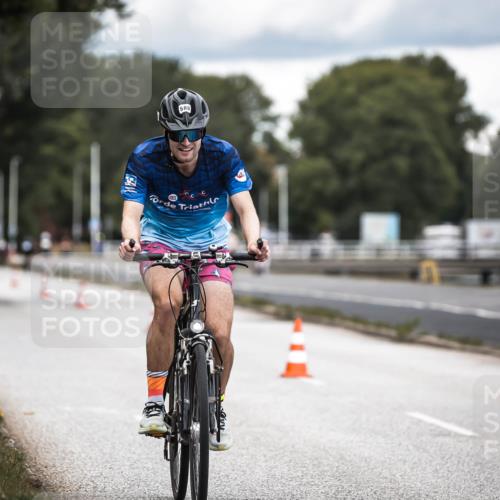 16.08.2026 - KN Förde Triathlon 2026 H.Heesch http://msf.ph/oto/9985689 16.08.2026 13:06:29 Radfahren 527, 580, 709, 725 meine-sportfotos.de