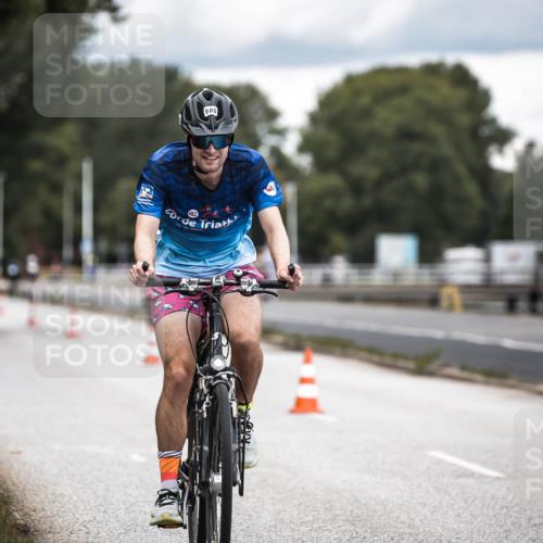 16.08.2026 - KN Förde Triathlon 2026 H.Heesch http://msf.ph/oto/9985691 16.08.2026 13:06:29 Radfahren 527, 580, 709, 725 meine-sportfotos.de