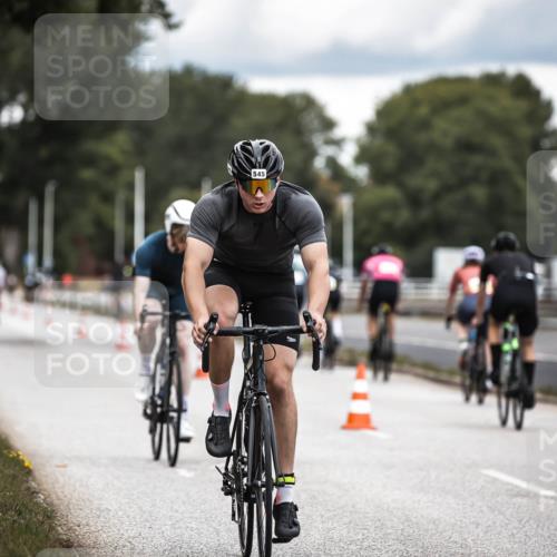 16.08.2026 - KN Förde Triathlon 2026 H.Heesch http://msf.ph/oto/9985700 16.08.2026 13:06:35 Radfahren 545, 571 meine-sportfotos.de
