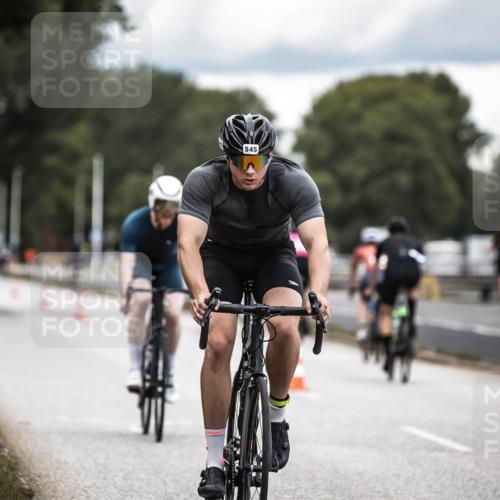 16.08.2026 - KN Förde Triathlon 2026 H.Heesch http://msf.ph/oto/9985705 16.08.2026 13:06:35 Radfahren 545, 571 meine-sportfotos.de