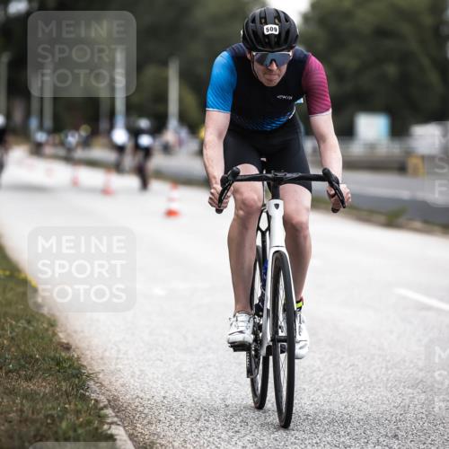 16.08.2026 - KN Förde Triathlon 2026 H.Heesch http://msf.ph/oto/9985811 16.08.2026 13:07:10 Radfahren 507, 509, 543, 704, 727 meine-sportfotos.de