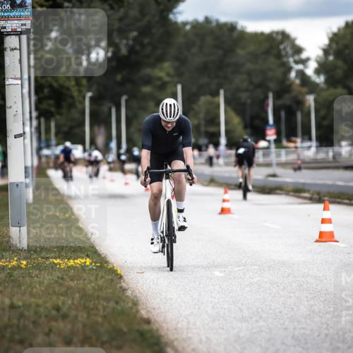16.08.2026 - KN Förde Triathlon 2026 H.Heesch http://msf.ph/oto/9985829 16.08.2026 13:07:18 Radfahren 507, 724, 740 meine-sportfotos.de