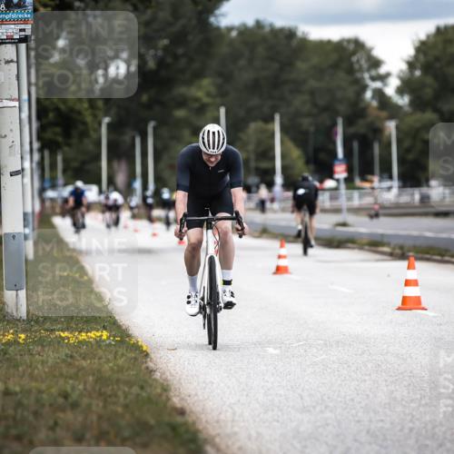 16.08.2026 - KN Förde Triathlon 2026 H.Heesch http://msf.ph/oto/9985830 16.08.2026 13:07:18 Radfahren 507, 724, 740 meine-sportfotos.de