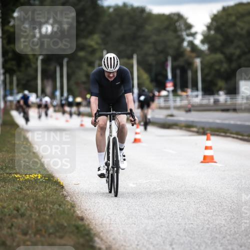 16.08.2026 - KN Förde Triathlon 2026 H.Heesch http://msf.ph/oto/9985837 16.08.2026 13:07:18 Radfahren 507, 724, 740 meine-sportfotos.de