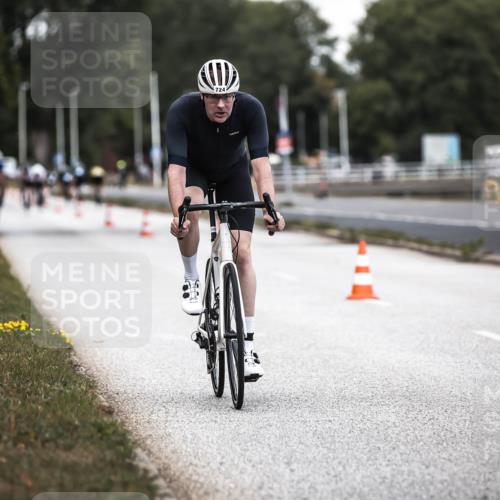 16.08.2026 - KN Förde Triathlon 2026 H.Heesch http://msf.ph/oto/9985845 16.08.2026 13:07:19 Radfahren 724, 740 meine-sportfotos.de