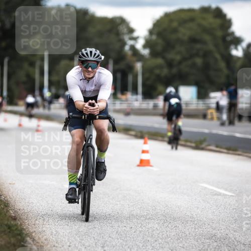 16.08.2026 - KN Förde Triathlon 2026 H.Heesch http://msf.ph/oto/9986003 16.08.2026 13:08:00 Radfahren 566, 738 meine-sportfotos.de