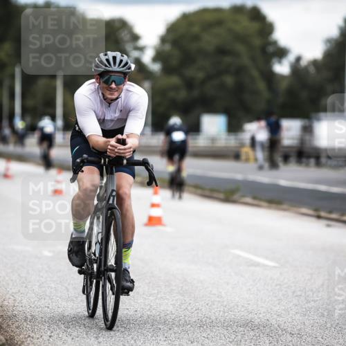 16.08.2026 - KN Förde Triathlon 2026 H.Heesch http://msf.ph/oto/9986009 16.08.2026 13:08:00 Radfahren 566, 738 meine-sportfotos.de