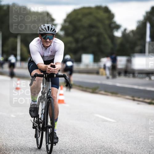 16.08.2026 - KN Förde Triathlon 2026 H.Heesch http://msf.ph/oto/9986011 16.08.2026 13:08:01 Radfahren 566, 579, 738 meine-sportfotos.de