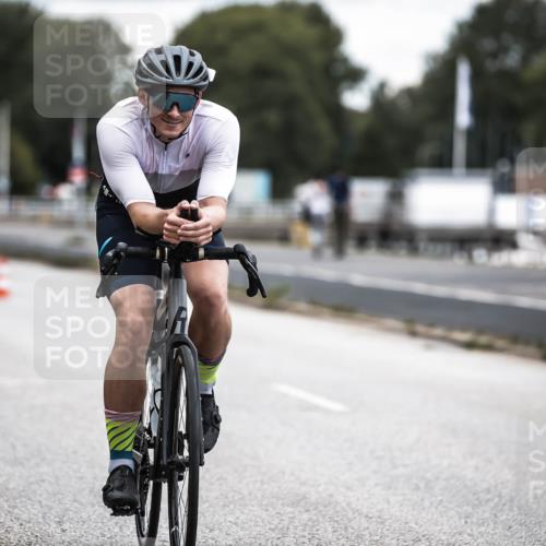16.08.2026 - KN Förde Triathlon 2026 H.Heesch http://msf.ph/oto/9986016 16.08.2026 13:08:01 Radfahren 566, 579, 738 meine-sportfotos.de
