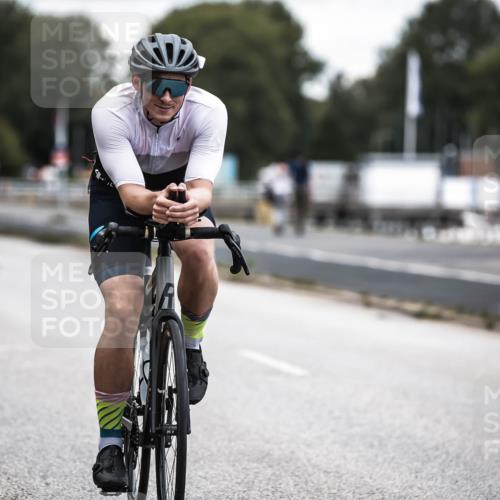 16.08.2026 - KN Förde Triathlon 2026 H.Heesch http://msf.ph/oto/9986017 16.08.2026 13:08:01 Radfahren 566, 579, 738 meine-sportfotos.de