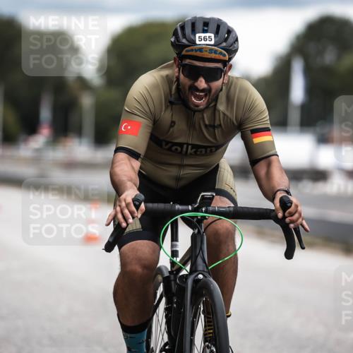 16.08.2026 - KN Förde Triathlon 2026 H.Heesch http://msf.ph/oto/9986066 16.08.2026 13:08:10 Radfahren 565, 710, 732 meine-sportfotos.de