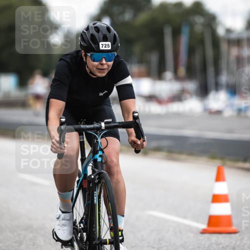 16.08.2026 - KN Förde Triathlon 2026 H.Heesch http://msf.ph/oto/9986155 16.08.2026 13:08:54 Radfahren 581, 600, 713, 714, 716, 725 meine-sportfotos.de