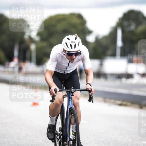 16.08.2026 - KN Förde Triathlon 2026 H.Heesch http://msf.ph/oto/9986342 16.08.2026 13:09:59 Radfahren 524, 701, 738 meine-sportfotos.de