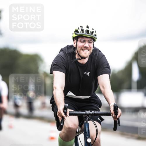 16.08.2026 - KN Förde Triathlon 2026 H.Heesch http://msf.ph/oto/9986361 16.08.2026 13:10:05 Radfahren 504, 524, 595, 704, 743 meine-sportfotos.de