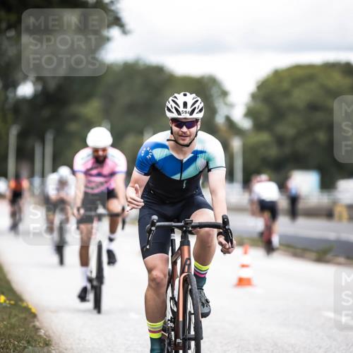 16.08.2026 - KN Förde Triathlon 2026 H.Heesch http://msf.ph/oto/9986378 16.08.2026 13:10:10 Radfahren 504, 594, 595, 718, 732 meine-sportfotos.de