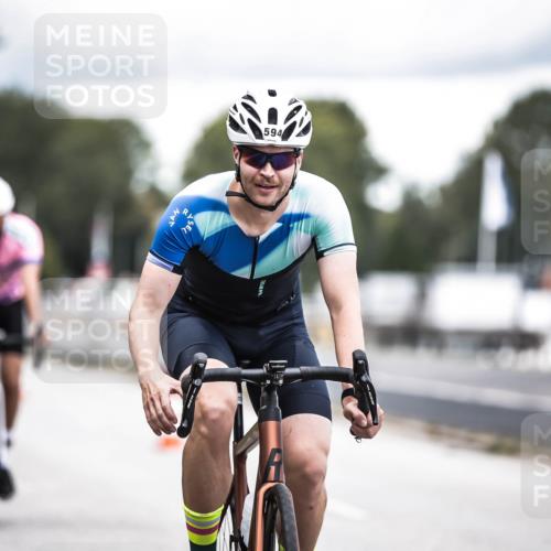16.08.2026 - KN Förde Triathlon 2026 H.Heesch http://msf.ph/oto/9986388 16.08.2026 13:10:11 Radfahren 594, 595, 710, 718, 732 meine-sportfotos.de