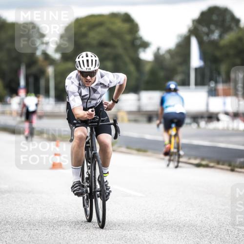 16.08.2026 - KN Förde Triathlon 2026 H.Heesch http://msf.ph/oto/9986415 16.08.2026 13:10:16 Radfahren 592, 710, 732 meine-sportfotos.de