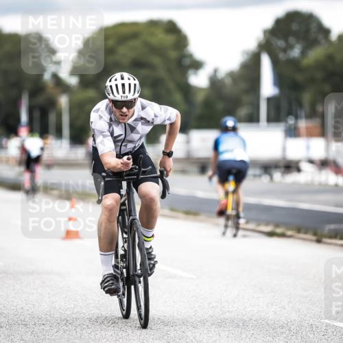 16.08.2026 - KN Förde Triathlon 2026 H.Heesch http://msf.ph/oto/9986416 16.08.2026 13:10:16 Radfahren 592, 710, 732 meine-sportfotos.de