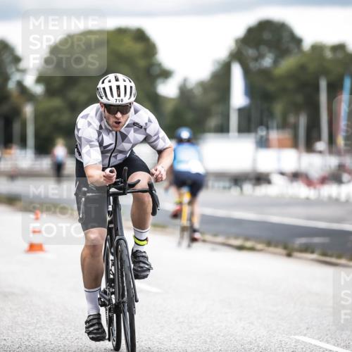 16.08.2026 - KN Förde Triathlon 2026 H.Heesch http://msf.ph/oto/9986419 16.08.2026 13:10:16 Radfahren 592, 710, 732 meine-sportfotos.de