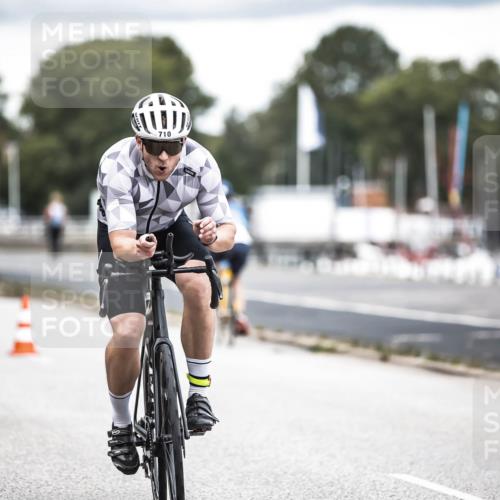 16.08.2026 - KN Förde Triathlon 2026 H.Heesch http://msf.ph/oto/9986421 16.08.2026 13:10:16 Radfahren 592, 710, 732 meine-sportfotos.de