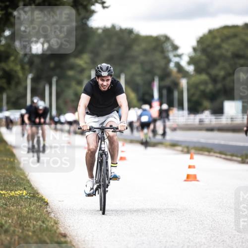 16.08.2026 - KN Förde Triathlon 2026 H.Heesch http://msf.ph/oto/9986593 16.08.2026 13:11:20 Radfahren 572, 716 meine-sportfotos.de