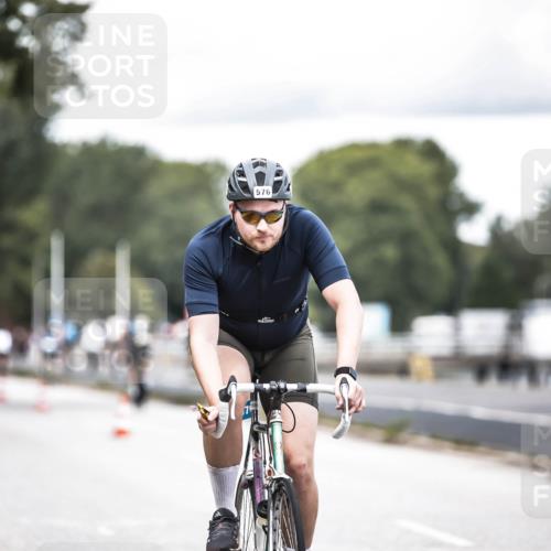 16.08.2026 - KN Förde Triathlon 2026 H.Heesch http://msf.ph/oto/9986627 16.08.2026 13:11:25 Radfahren 557, 572, 576, 604, 608, 703, 716 meine-sportfotos.de