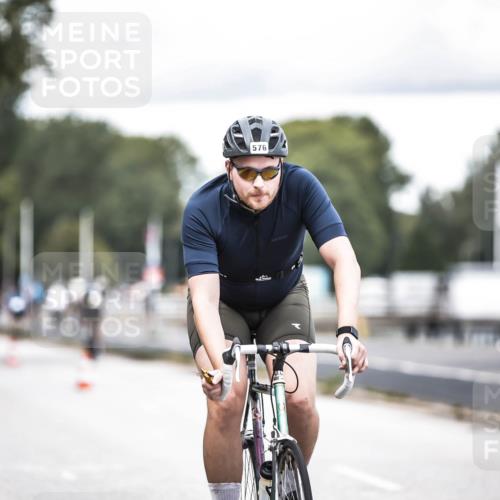 16.08.2026 - KN Förde Triathlon 2026 H.Heesch http://msf.ph/oto/9986630 16.08.2026 13:11:25 Radfahren 557, 572, 576, 604, 608, 703, 716 meine-sportfotos.de