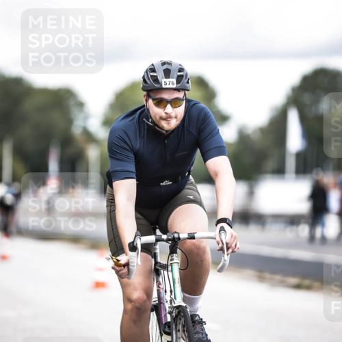 16.08.2026 - KN Förde Triathlon 2026 H.Heesch http://msf.ph/oto/9986633 16.08.2026 13:11:25 Radfahren 557, 572, 576, 604, 608, 703, 716 meine-sportfotos.de