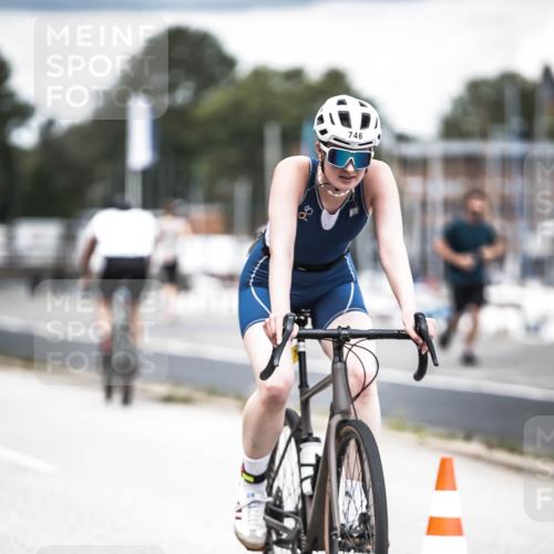 16.08.2026 - KN Förde Triathlon 2026 H.Heesch http://msf.ph/oto/9986750 16.08.2026 13:12:07 Radfahren 512, 555, 578, 589, 705, 726, 729, 739, 746 meine-sportfotos.de