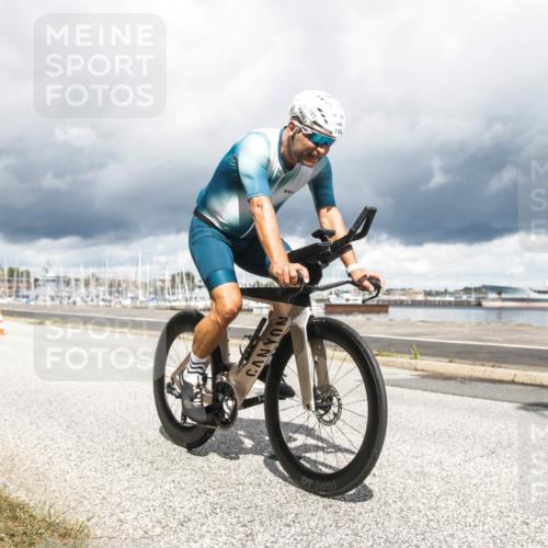 16.08.2026 - KN Förde Triathlon 2026 H.Heesch http://msf.ph/oto/9986772 16.08.2026 12:55:14 Radfahren 514, 705, 706, 711, 733 meine-sportfotos.de