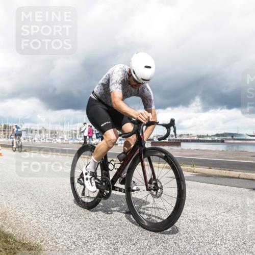 16.08.2026 - KN Förde Triathlon 2026 H.Heesch http://msf.ph/oto/9986859 16.08.2026 12:57:56 Radfahren 510, 525, 542, 589, 602, 729 meine-sportfotos.de