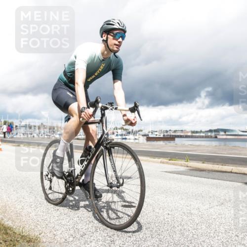 16.08.2026 - KN Förde Triathlon 2026 H.Heesch http://msf.ph/oto/9986898 16.08.2026 12:58:31 Radfahren 540, 547, 572, 596, 600, 704, 716 meine-sportfotos.de