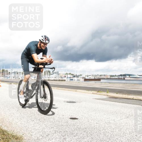16.08.2026 - KN Förde Triathlon 2026 H.Heesch http://msf.ph/oto/9987006 16.08.2026 13:00:09 Radfahren 525, 559 meine-sportfotos.de