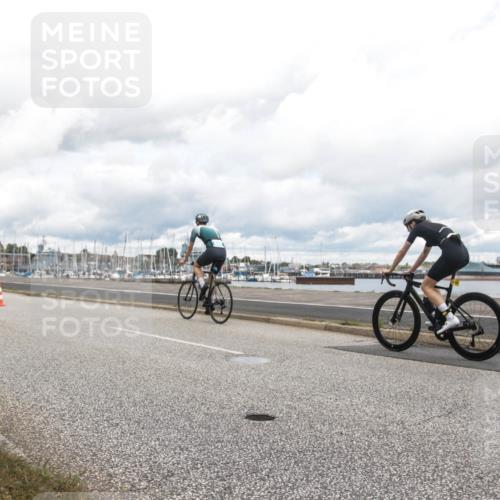 16.08.2026 - KN Förde Triathlon 2026 H.Heesch http://msf.ph/oto/9987303 16.08.2026 13:06:29 Radfahren 527, 580, 709, 725 meine-sportfotos.de