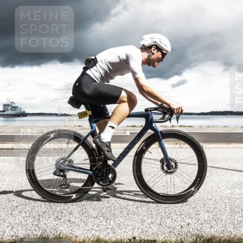 16.08.2026 - KN Förde Triathlon 2026 H.Heesch http://msf.ph/oto/9987790 16.08.2026 13:26:27 Radfahren 580, 725 meine-sportfotos.de