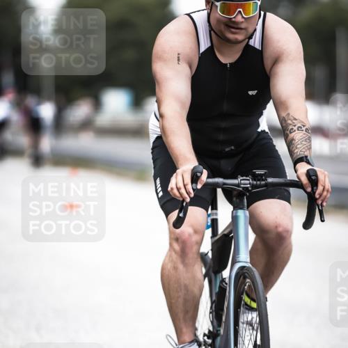 16.08.2026 - KN Förde Triathlon 2026 H.Heesch http://msf.ph/oto/9987984 16.08.2026 13:12:23 Radfahren 502, 596, 701 meine-sportfotos.de