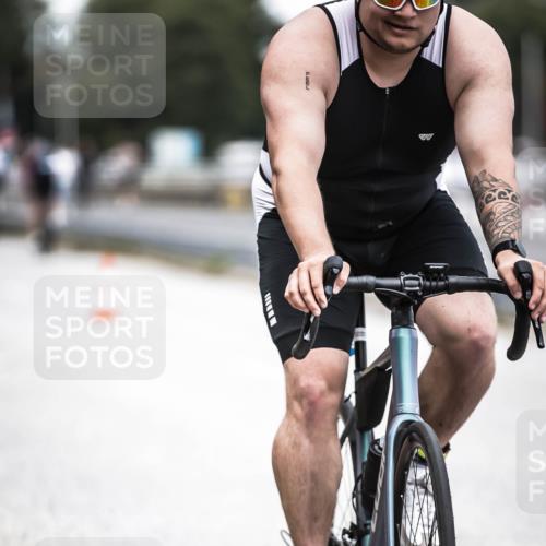 16.08.2026 - KN Förde Triathlon 2026 H.Heesch http://msf.ph/oto/9987985 16.08.2026 13:12:23 Radfahren 502, 596, 701 meine-sportfotos.de