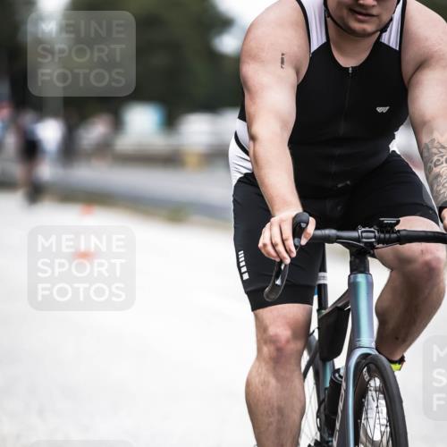16.08.2026 - KN Förde Triathlon 2026 H.Heesch http://msf.ph/oto/9987986 16.08.2026 13:12:23 Radfahren 502, 596, 701 meine-sportfotos.de