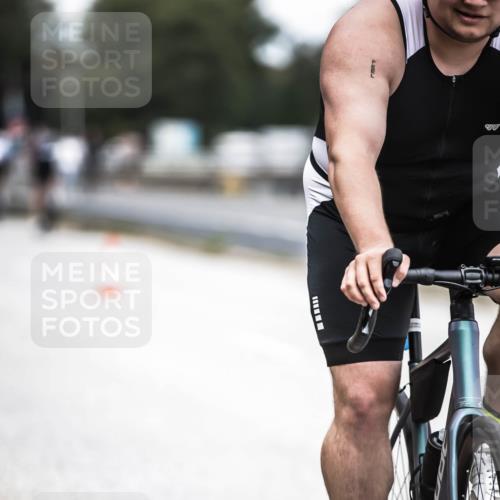 16.08.2026 - KN Förde Triathlon 2026 H.Heesch http://msf.ph/oto/9987987 16.08.2026 13:12:23 Radfahren 502, 596, 701 meine-sportfotos.de