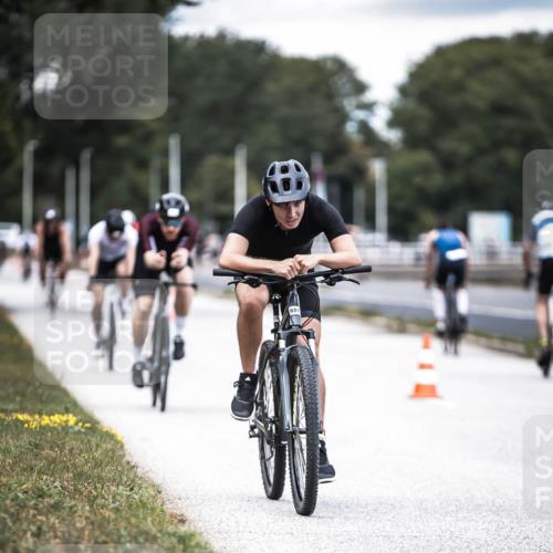16.08.2026 - KN Förde Triathlon 2026 H.Heesch http://msf.ph/oto/9988043 16.08.2026 13:12:57 Radfahren 549, 601, 606, 733 meine-sportfotos.de