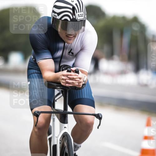 16.08.2026 - KN Förde Triathlon 2026 H.Heesch http://msf.ph/oto/9988152 16.08.2026 13:13:16 Radfahren 532, 539, 587, 721, 730, 747 meine-sportfotos.de