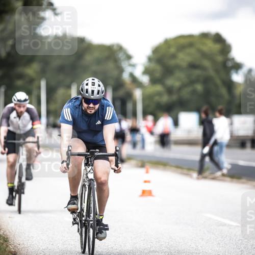 16.08.2026 - KN Förde Triathlon 2026 H.Heesch http://msf.ph/oto/9988227 16.08.2026 13:13:47 Radfahren 567, 571, 577, 585, 599, 703 meine-sportfotos.de