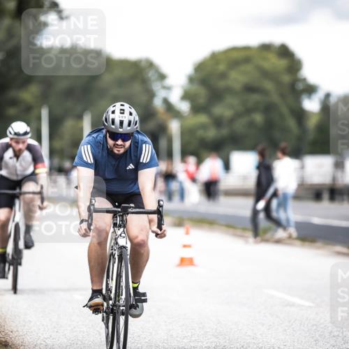 16.08.2026 - KN Förde Triathlon 2026 H.Heesch http://msf.ph/oto/9988229 16.08.2026 13:13:47 Radfahren 567, 571, 577, 585, 599, 703 meine-sportfotos.de