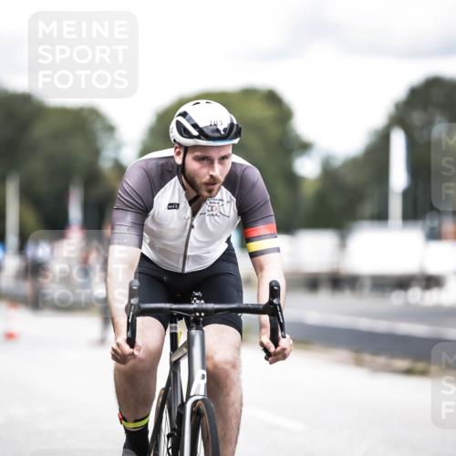 16.08.2026 - KN Förde Triathlon 2026 H.Heesch http://msf.ph/oto/9988247 16.08.2026 13:13:49 Radfahren 535, 567, 571, 585, 599, 608, 703, 731 meine-sportfotos.de