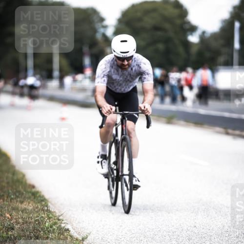 16.08.2026 - KN Förde Triathlon 2026 H.Heesch http://msf.ph/oto/9988279 16.08.2026 13:14:09 Radfahren 509, 545 meine-sportfotos.de