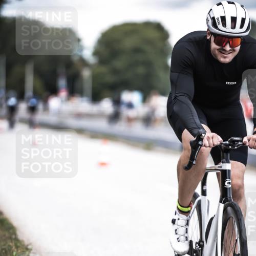 16.08.2026 - KN Förde Triathlon 2026 H.Heesch http://msf.ph/oto/9988372 16.08.2026 13:14:25 Radfahren 546, 555, 561, 568, 610, 705, 740 meine-sportfotos.de